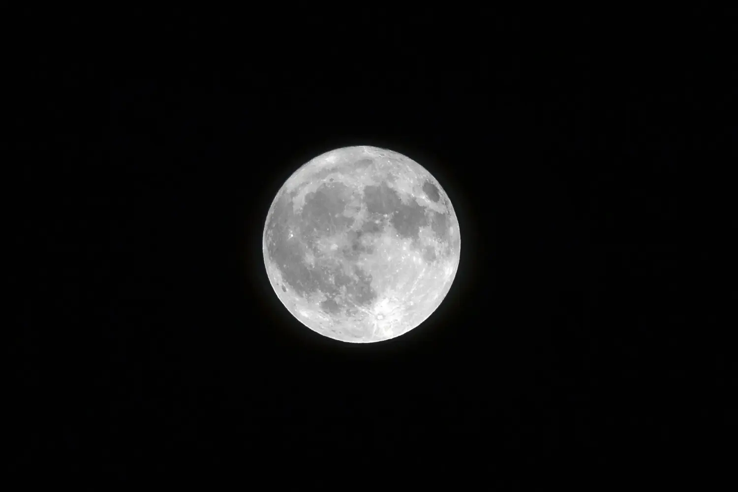 Esta luna del cazador llega de madrugada y el cambio de hora en España te hará mirar el reloj dos veces Esta luna del cazador llega de madrugada y el cambio de hora en España te hará mirar el reloj dos veces