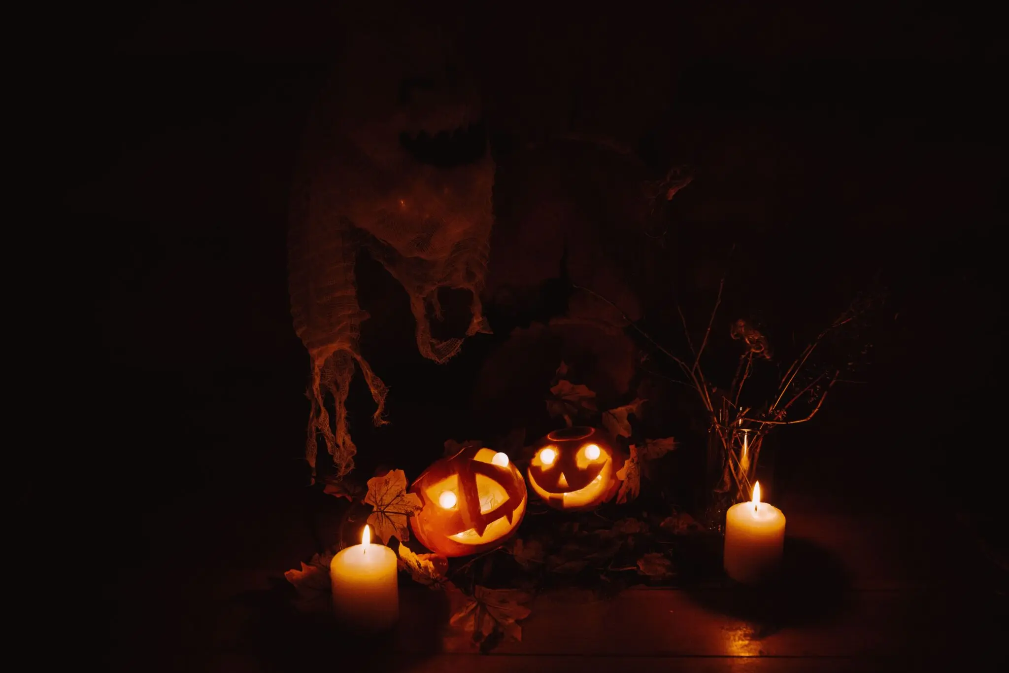 Luz de las Ánimas en Trasmoz: el Halloween de velas y calabazas del único pueblo excomulgado de España 1 Halloween en Aragón