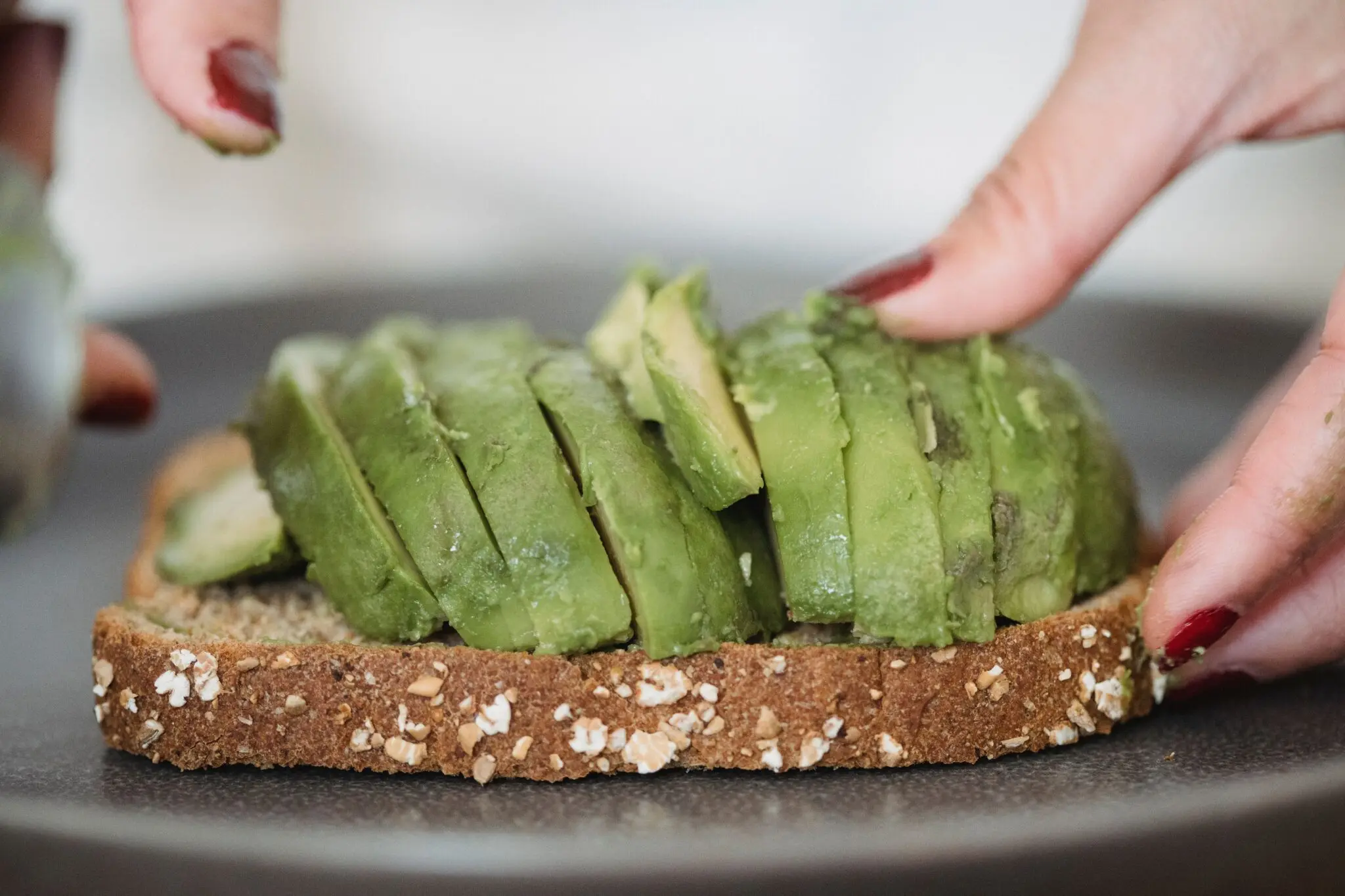 El truco para madurar un aguacate rápido: de duro a cremoso en solo 10 minutos 1 aguacate duro truco