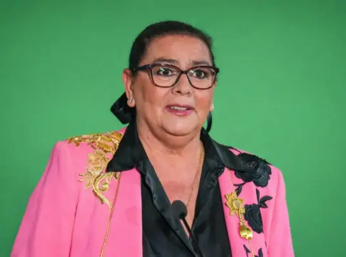 María del Monte rompe el silencio sobre las fotos de 1995 con Isabel Pantoja: María del Monte rompe el silencio sobre las fotos de 1995 con Isabel Pantoja: