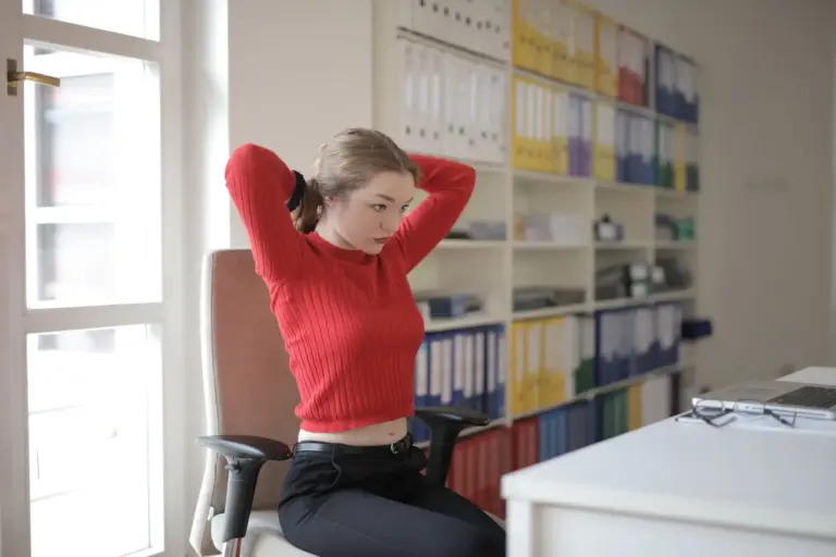 Sedentarismo en el trabajo: 5 ejercicios sencillos para hacer sin salir del escritorio