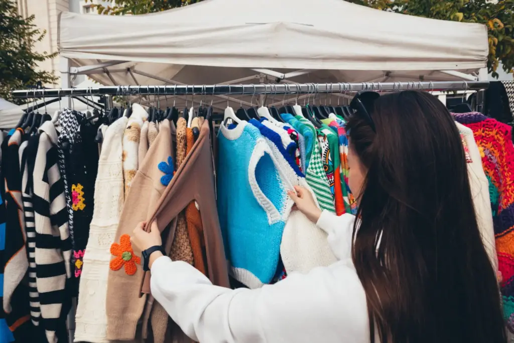 Secret Market vuelve a Valencia: el mercado efímero de moda con 25.000 prendas y hasta un 70% de descuento