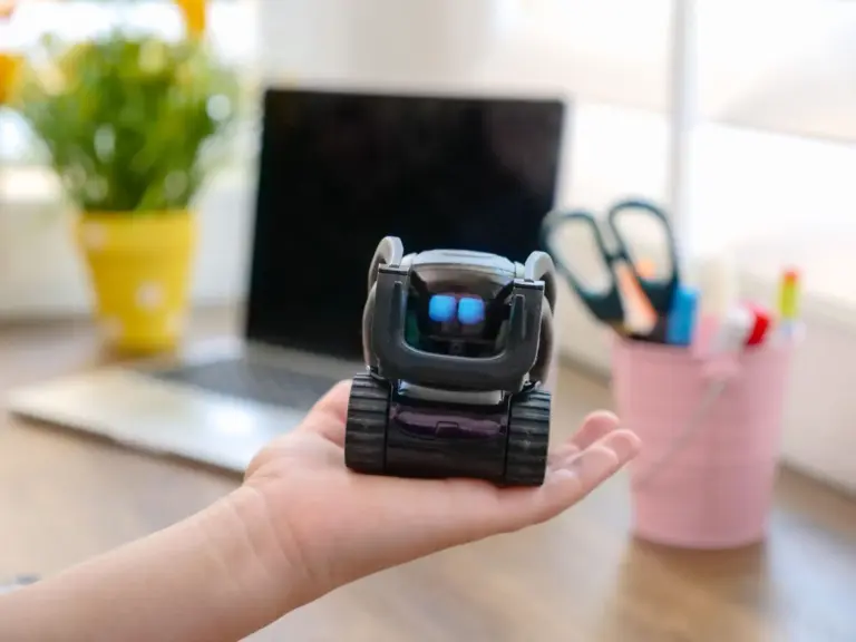 OpenAI y Meta preparan tamagotchis con IA: el gadget cutesy que quiere vivir en tu bolsillo