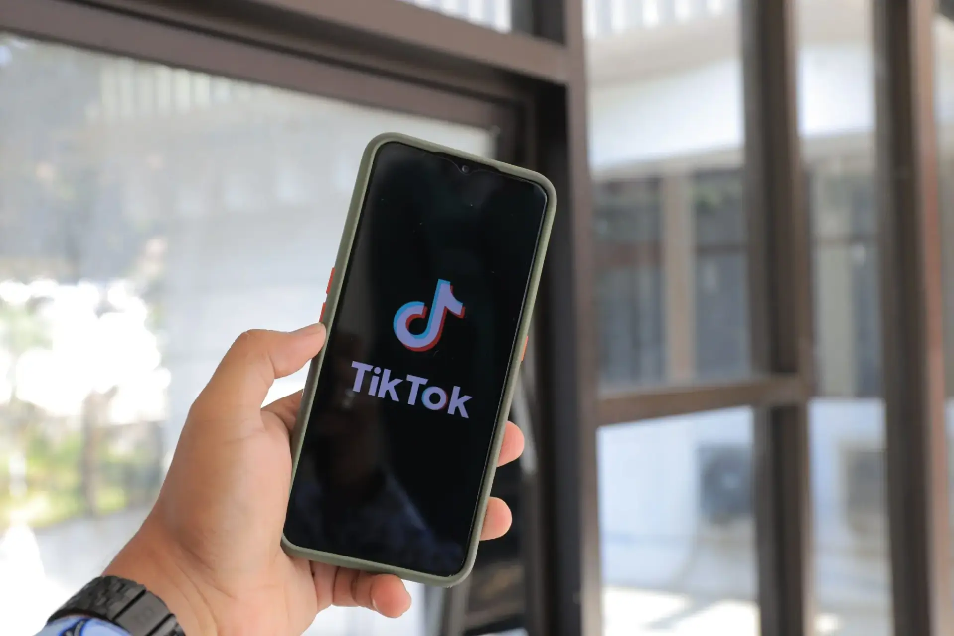 tiktok-documental-elon-musk-censura-portada TikTok documental Elon Musk