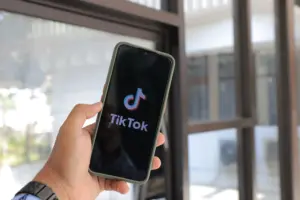 TikTok documental Elon Musk