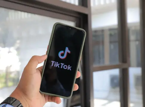 tiktok-documental-elon-musk-censura-portada TikTok documental Elon Musk